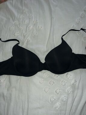 Victoria's Secret Black Molded T-Shirt Bra